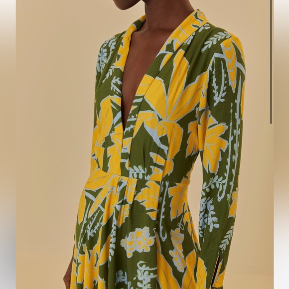 Foliage Sketch Green
V Neck Maxi Dress ‼️ - Picture 4 of 12